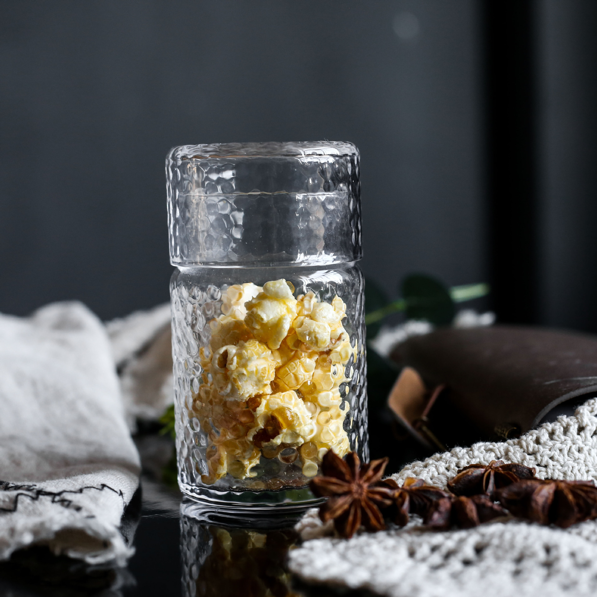 Hammered-texture transparent glass storage jar 26 02