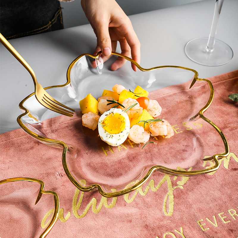 Glass plate with gold rim and petal-shaped design 40