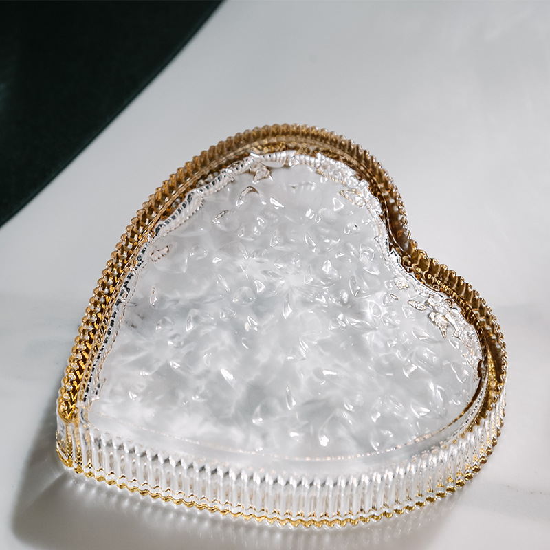 Nordic-style glass plate with gold rim and heart design 33