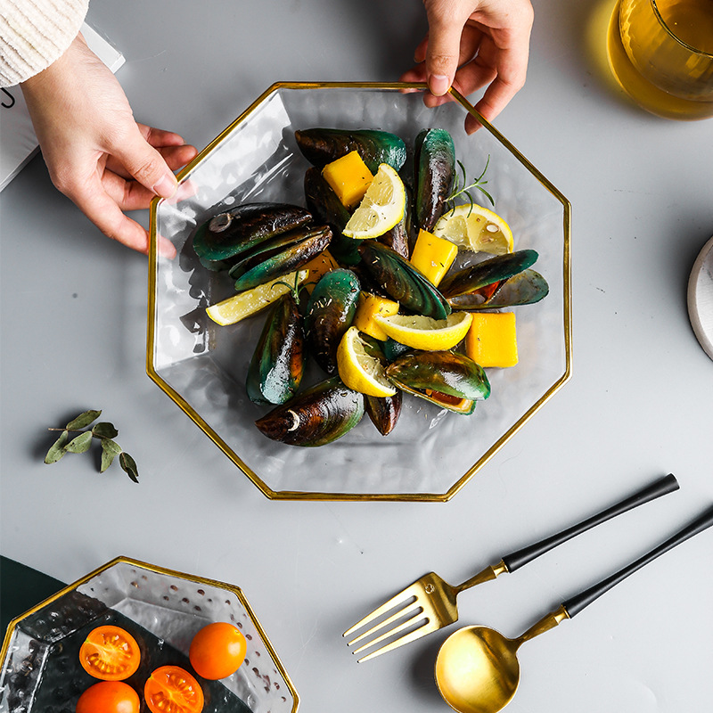 Simple hammered transparent gold-rimmed glass plate 44 02